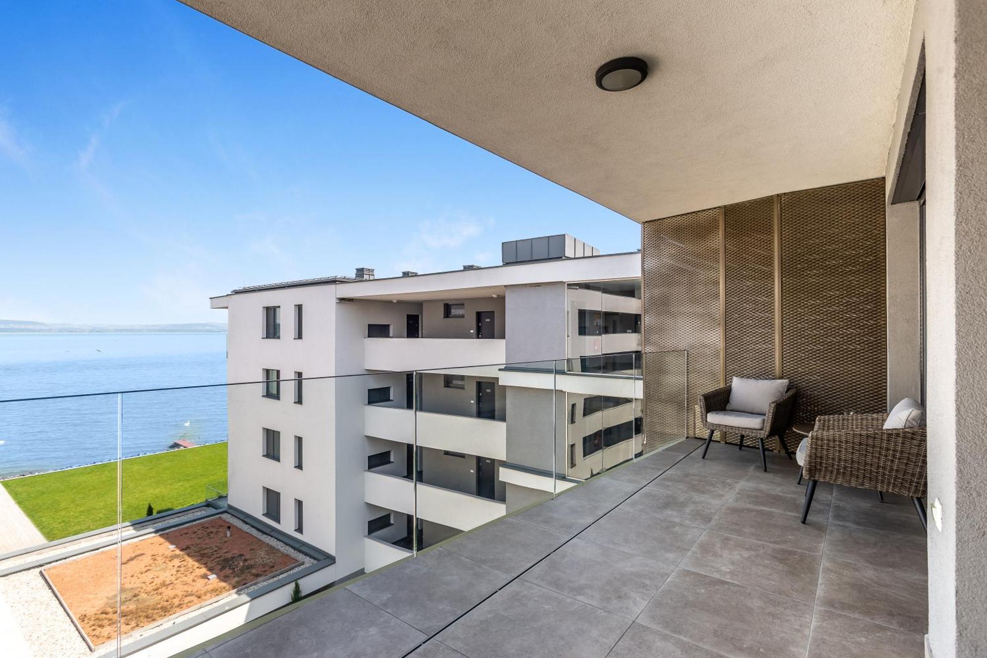 Lake Side Luxury Steps To The Lake Lela - Happy Rentals Balatonlelle Dış mekan fotoğraf