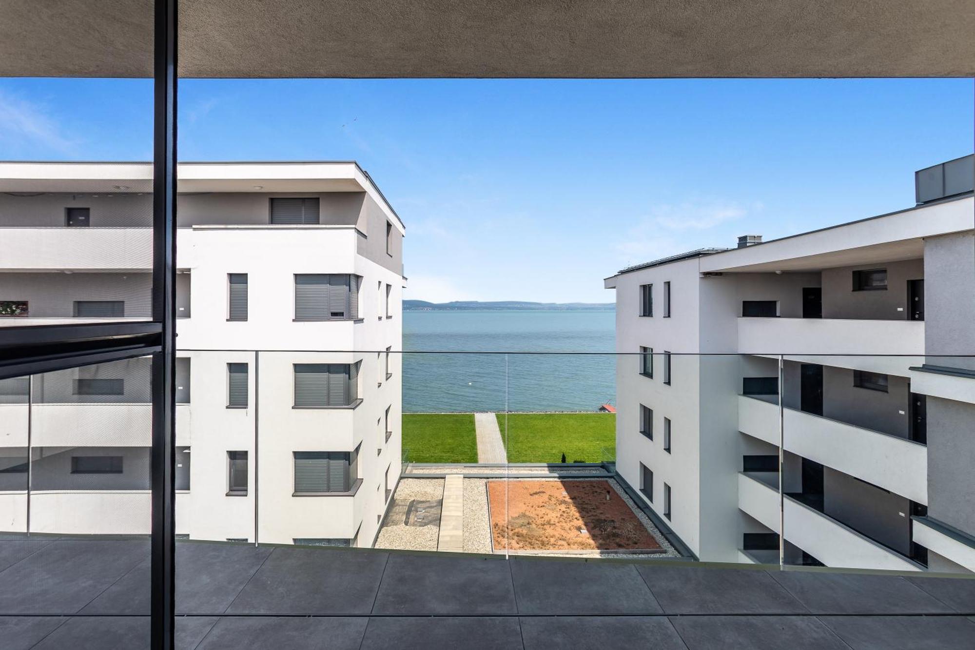 Lake Side Luxury Steps To The Lake Lela - Happy Rentals Balatonlelle Dış mekan fotoğraf