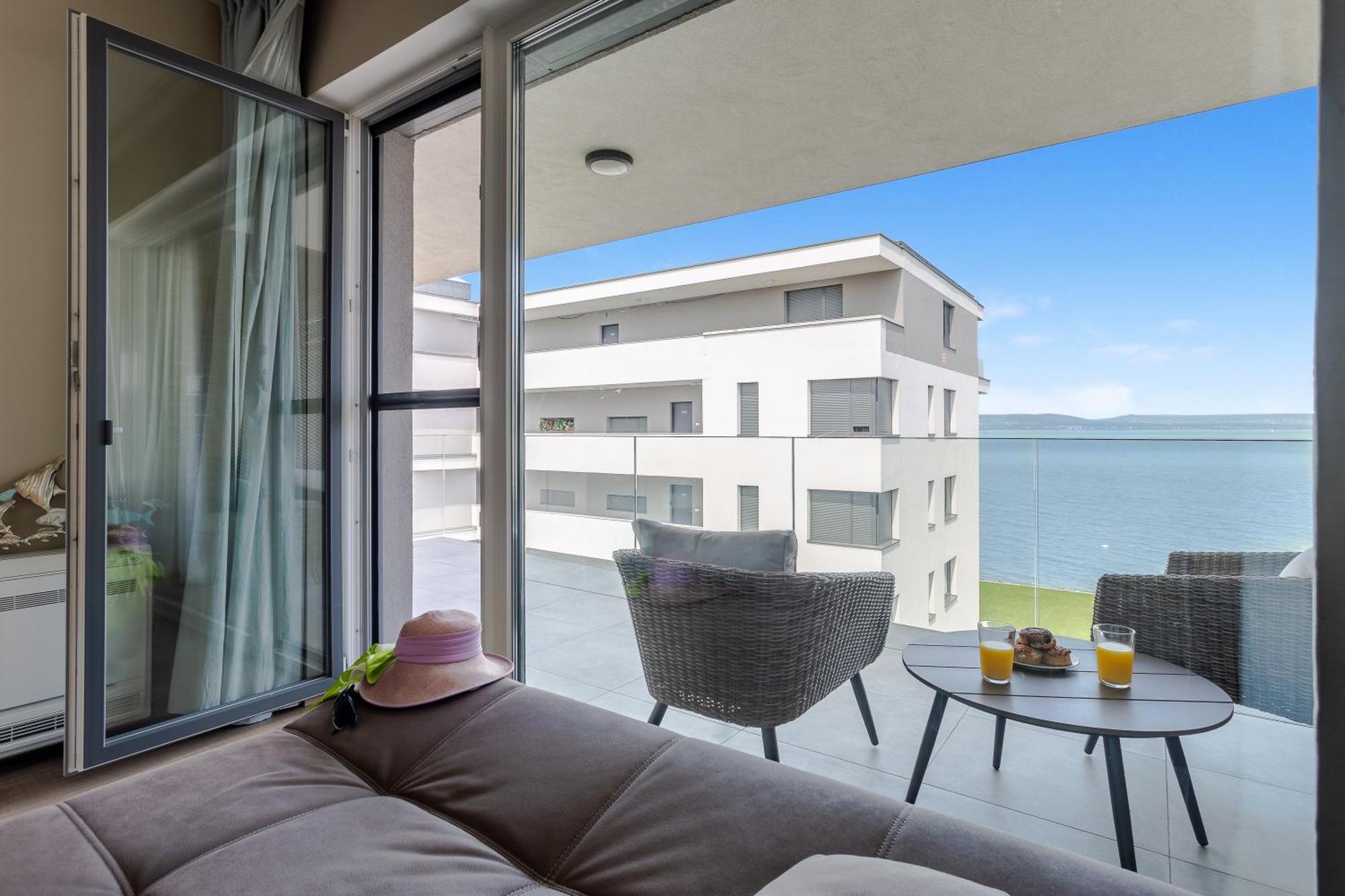 Lake Side Luxury Steps To The Lake Lela - Happy Rentals Balatonlelle Dış mekan fotoğraf