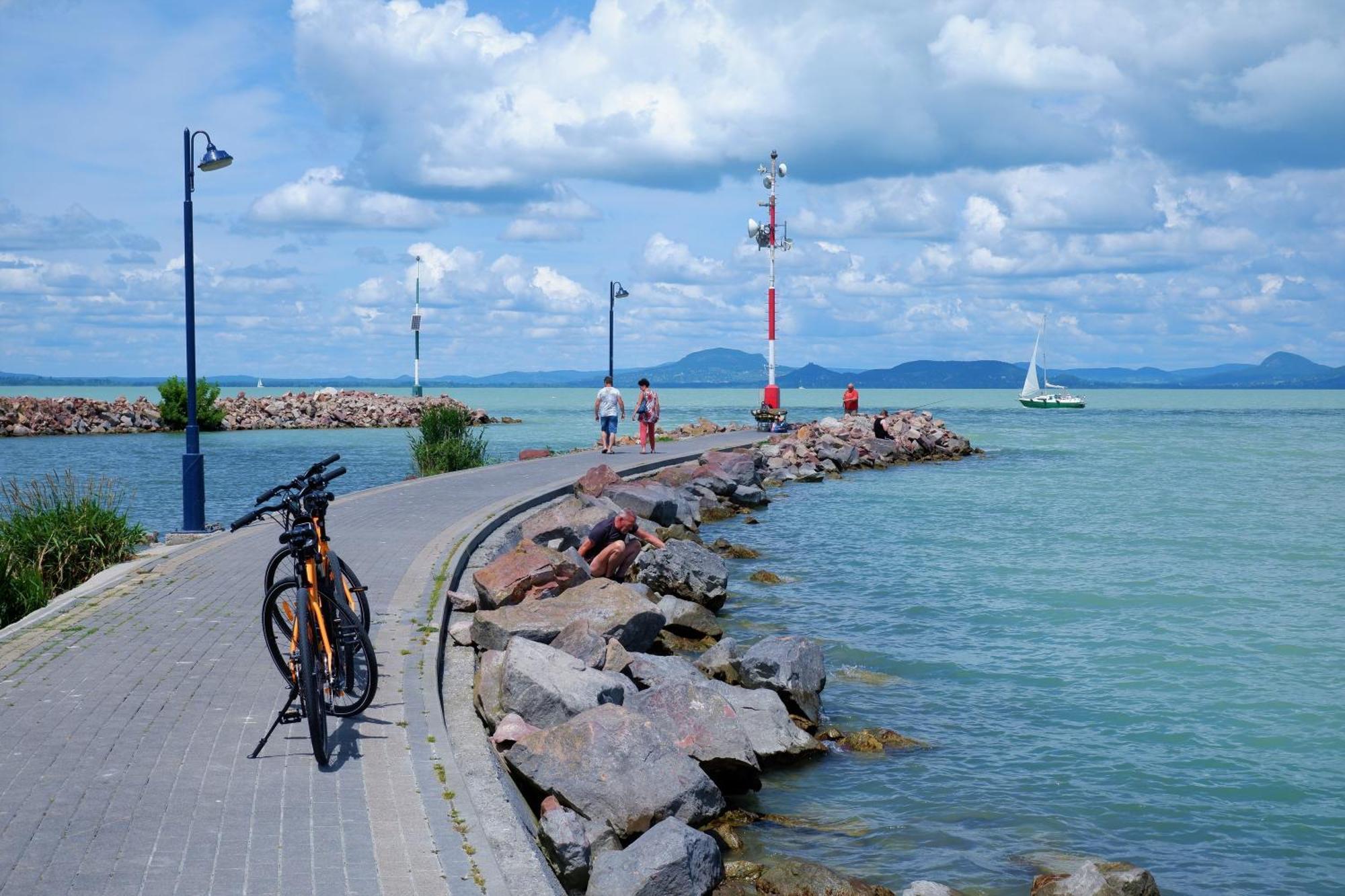 Lake Side Luxury Steps To The Lake Lela - Happy Rentals Balatonlelle Dış mekan fotoğraf