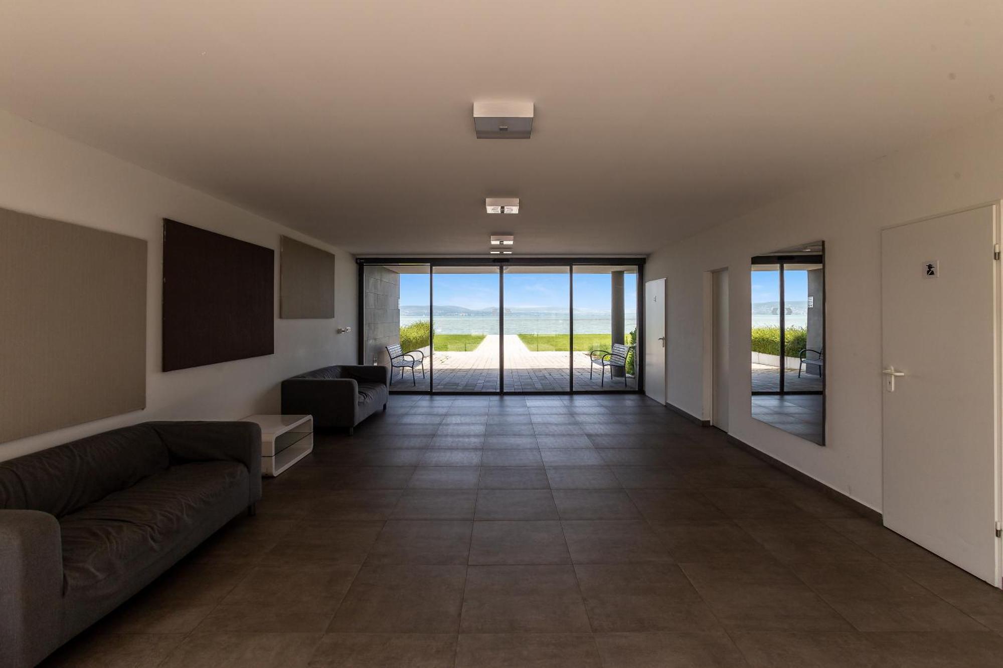 Lake Side Luxury Steps To The Lake Lela - Happy Rentals Balatonlelle Dış mekan fotoğraf